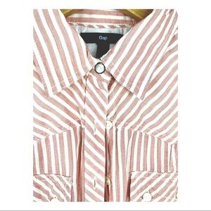 GAP-PINK AND WHITE STRIPED BUTTON DOWN OXFORD 0811
